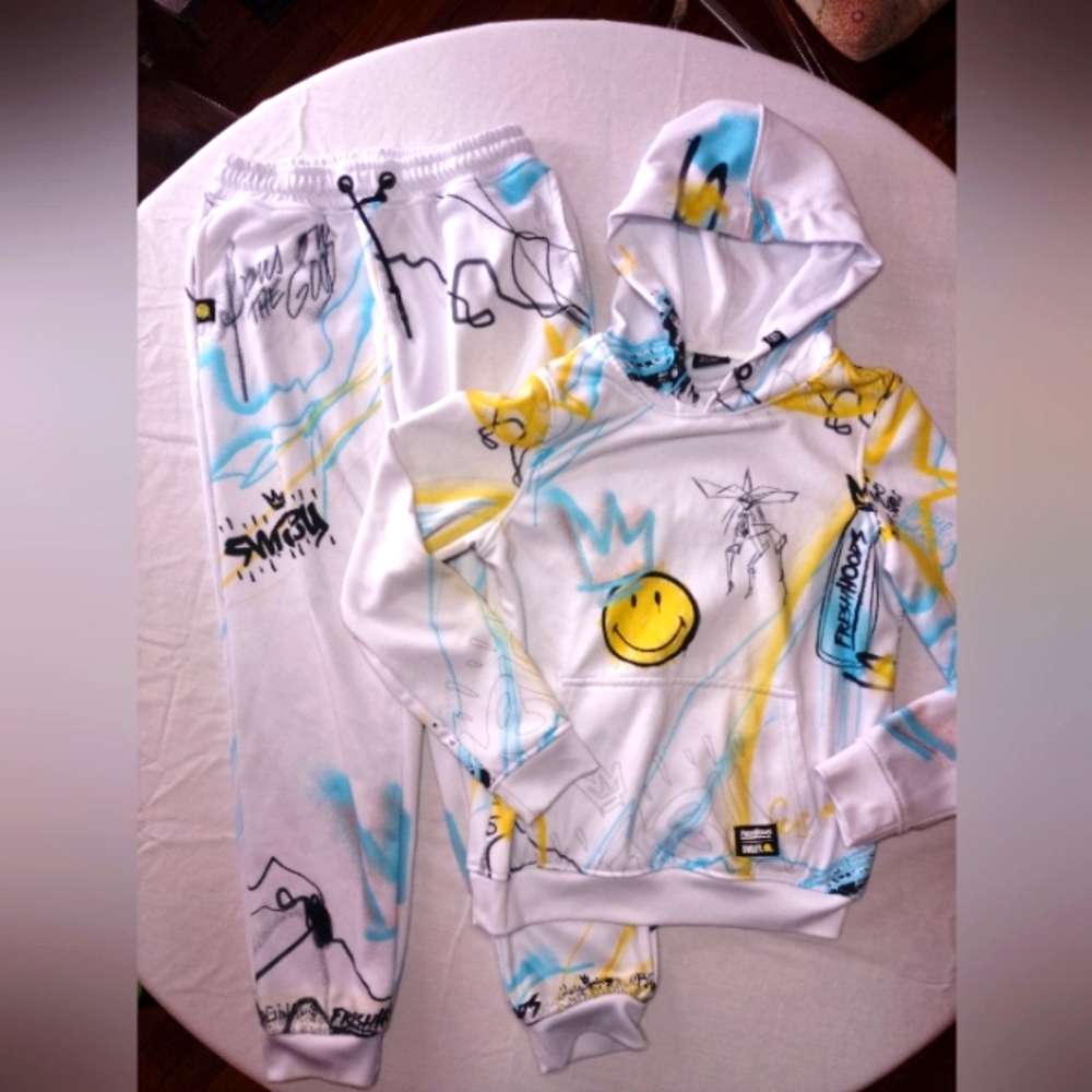 Vintage Fresh Hoods Smiley Street Art Hoodie & Joggers Set with Graffiti Print